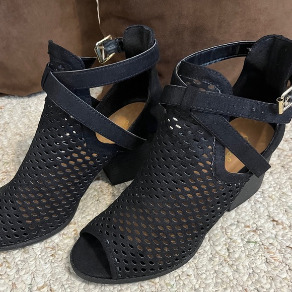 Women’s Quipid black bootie - Picture 3 of 6